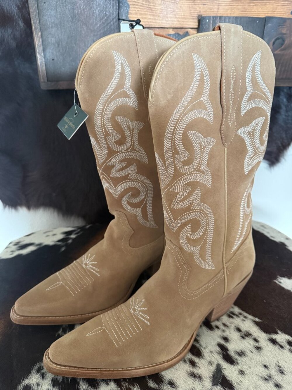 Buck & Brana - Tessa Beige - W10 ($240 MSRP)